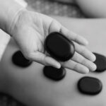 Massage met hete stenen van het hele lichaam